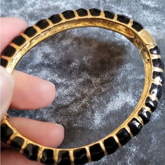3 Bracelets Kenneth Cole enamel hinged Zebra, Giraffe or black striped bracelets - Picture 4 of 13